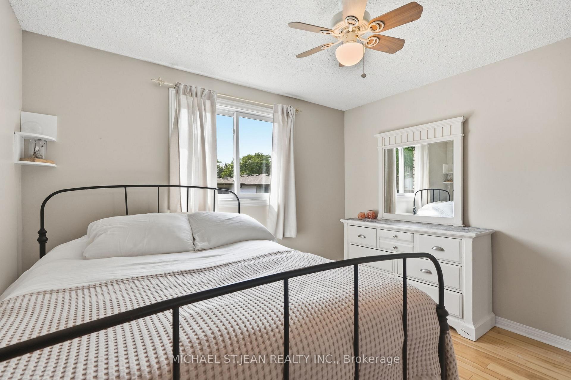 Photo 16 of 49 Markson Crescent, Hamilton, Lisgar — HOMEH