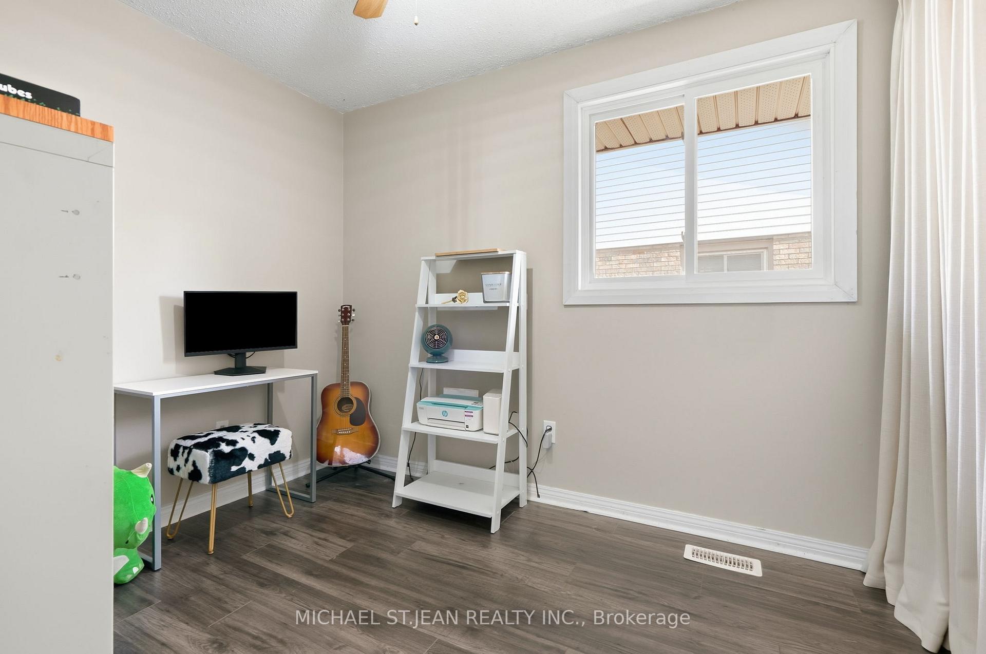 Photo 18 of 49 Markson Crescent, Hamilton, Lisgar — HOMEH