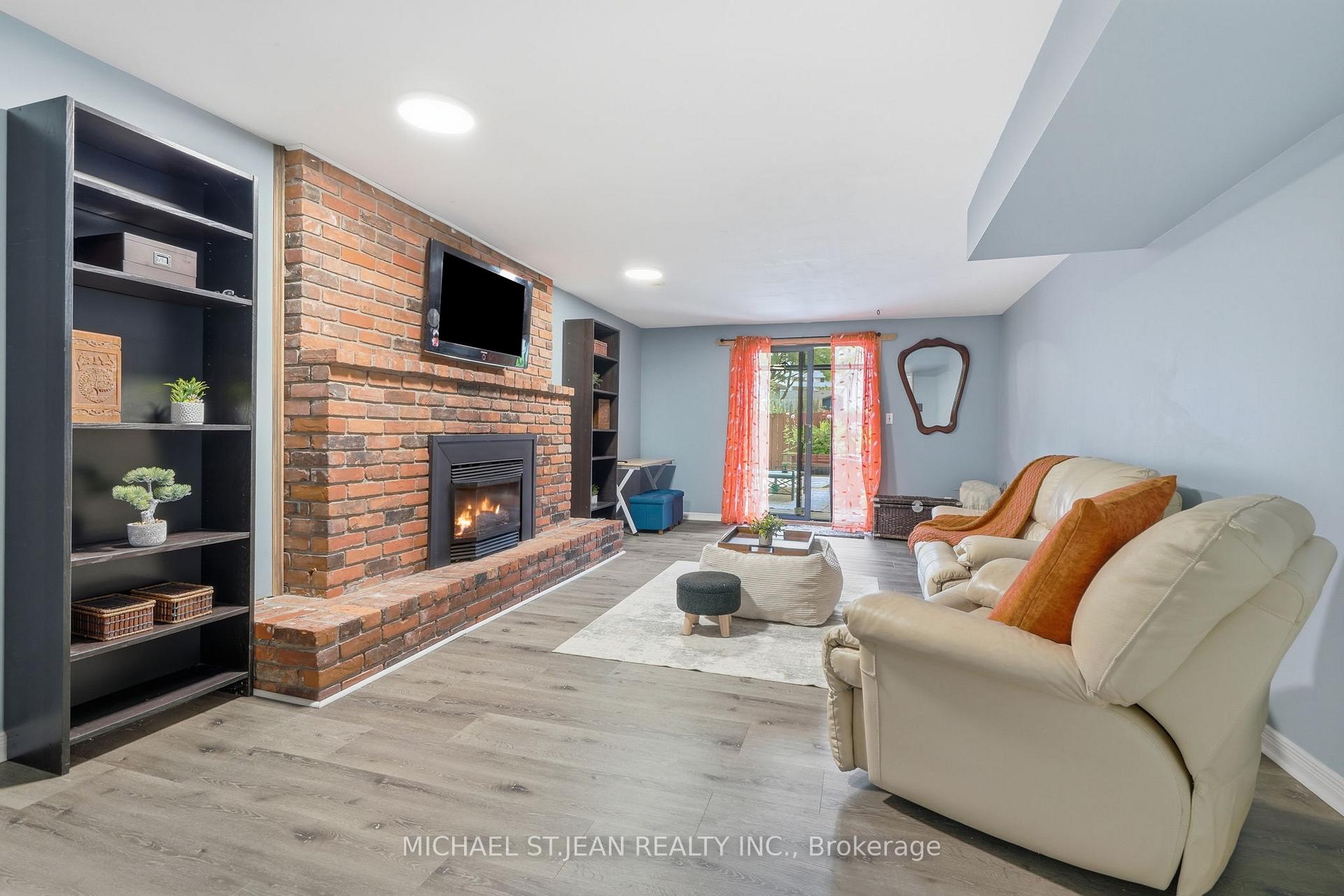 Photo 22 of 49 Markson Crescent, Hamilton, Lisgar — HOMEH