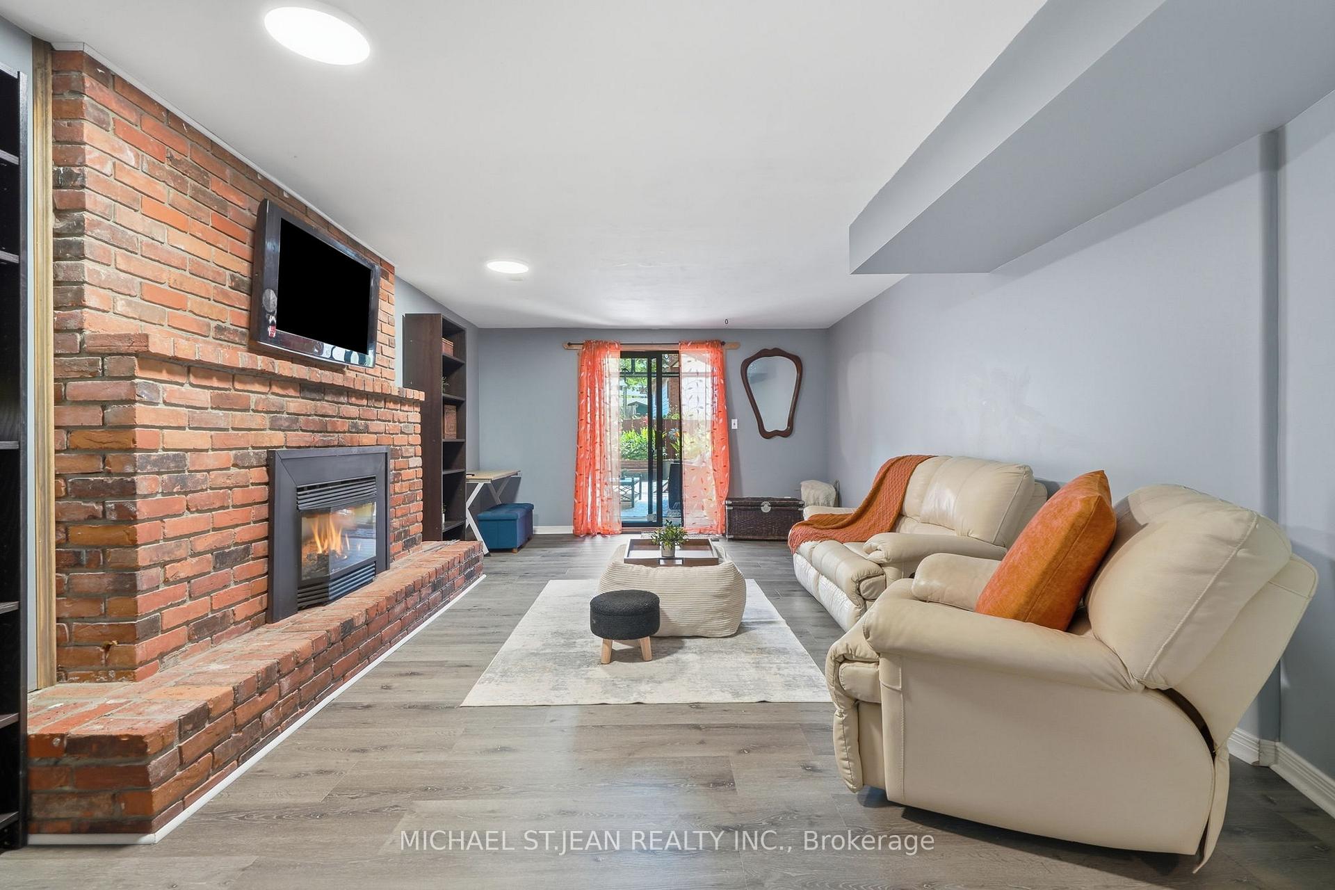 Photo 23 of 49 Markson Crescent, Hamilton, Lisgar — HOMEH