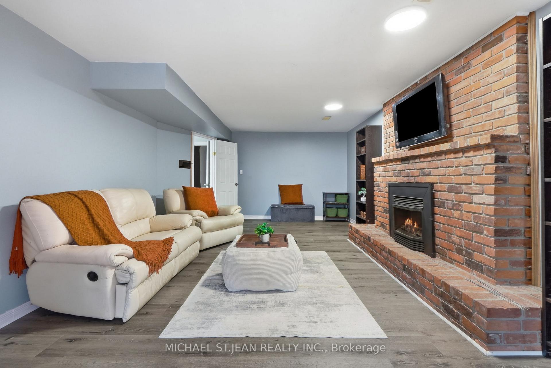 Photo 25 of 49 Markson Crescent, Hamilton, Lisgar — HOMEH