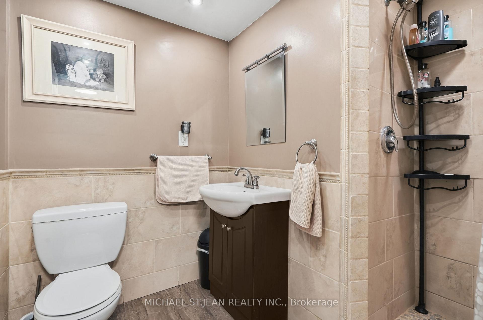 Photo 26 of 49 Markson Crescent, Hamilton, Lisgar — HOMEH