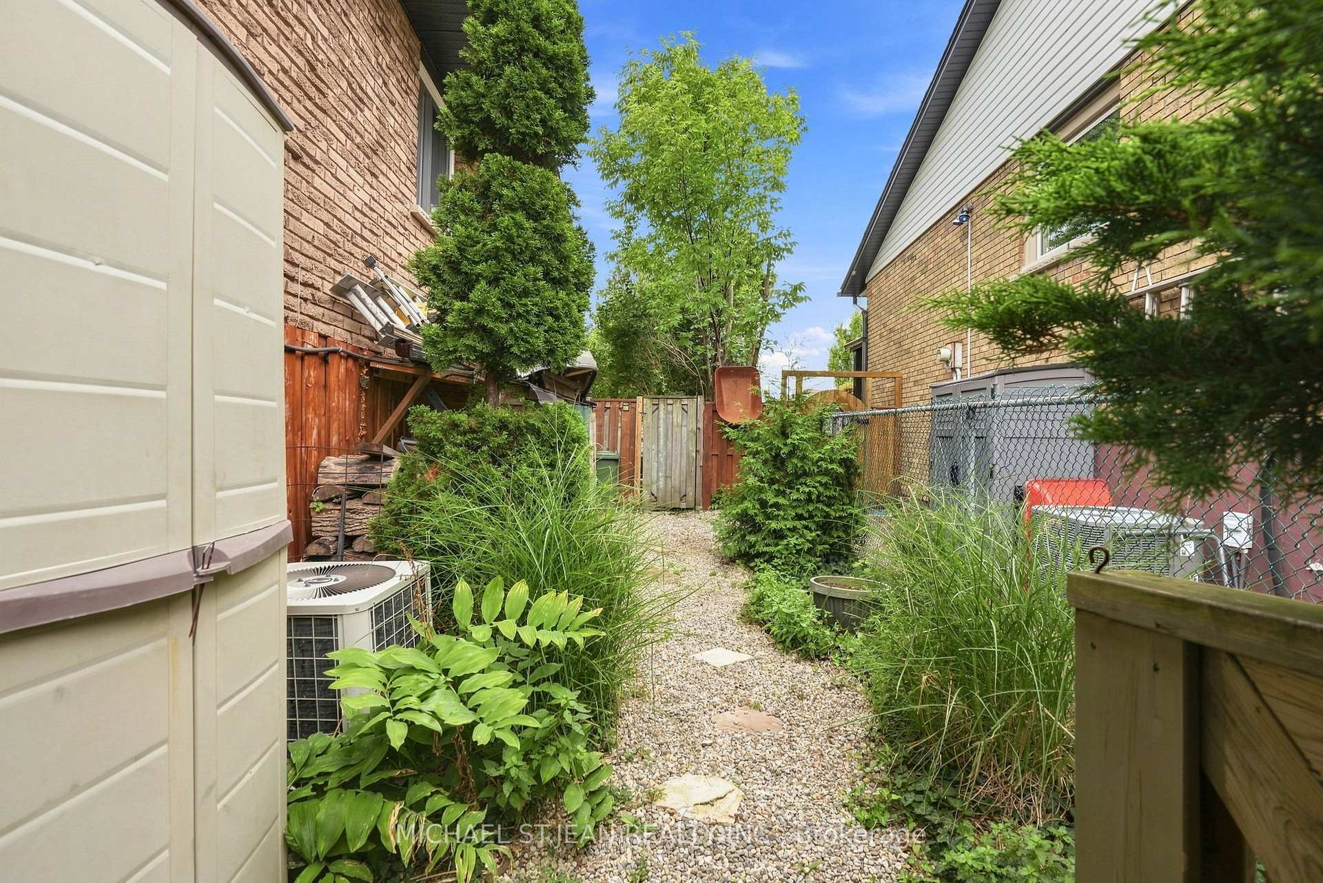 Photo 32 of 49 Markson Crescent, Hamilton, Lisgar — HOMEH