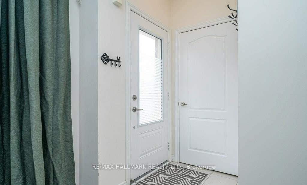Photo 3 of Unit 3, 636 Evans Avenue, Etobicoke, Alderwood — HOMEH
