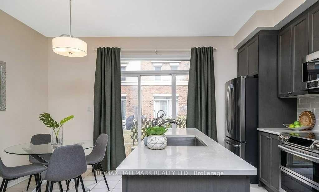 Photo 9 of Unit 3, 636 Evans Avenue, Etobicoke, Alderwood — HOMEH
