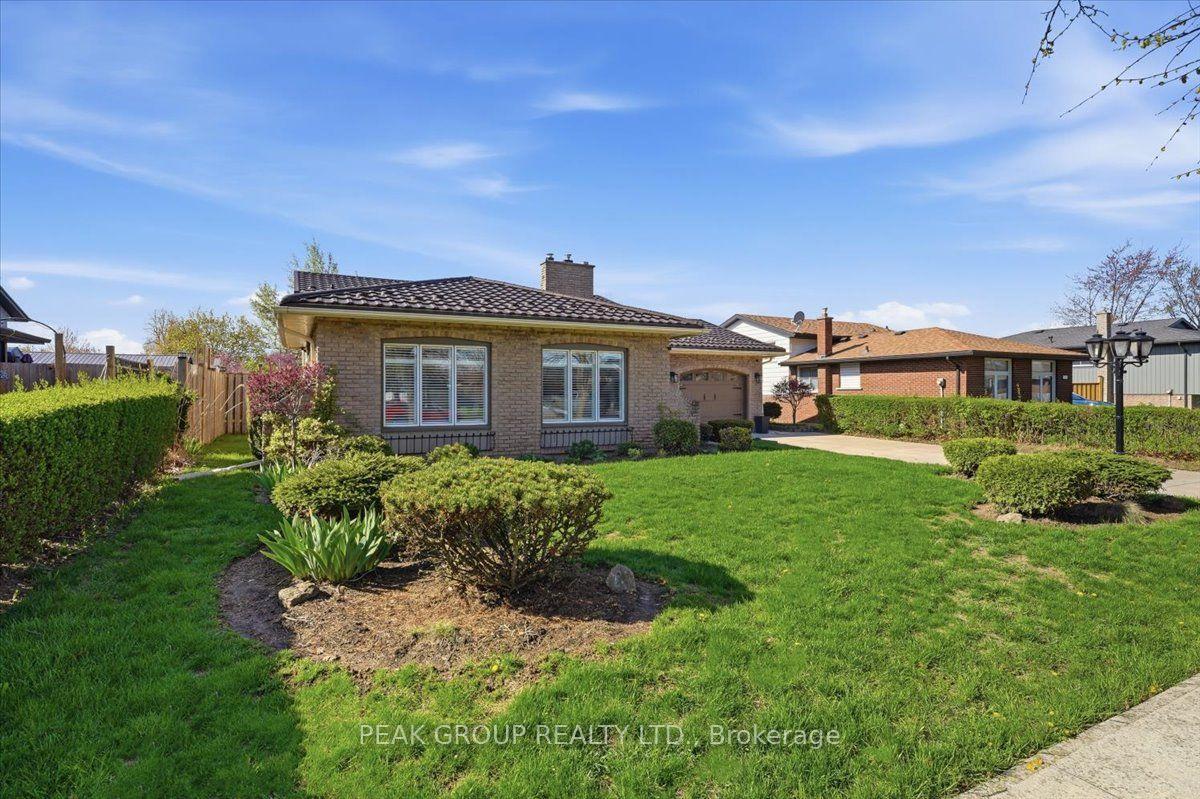 Photo 2 of 7402 Westfield Drive, Niagara Falls, Casey — HOMEH