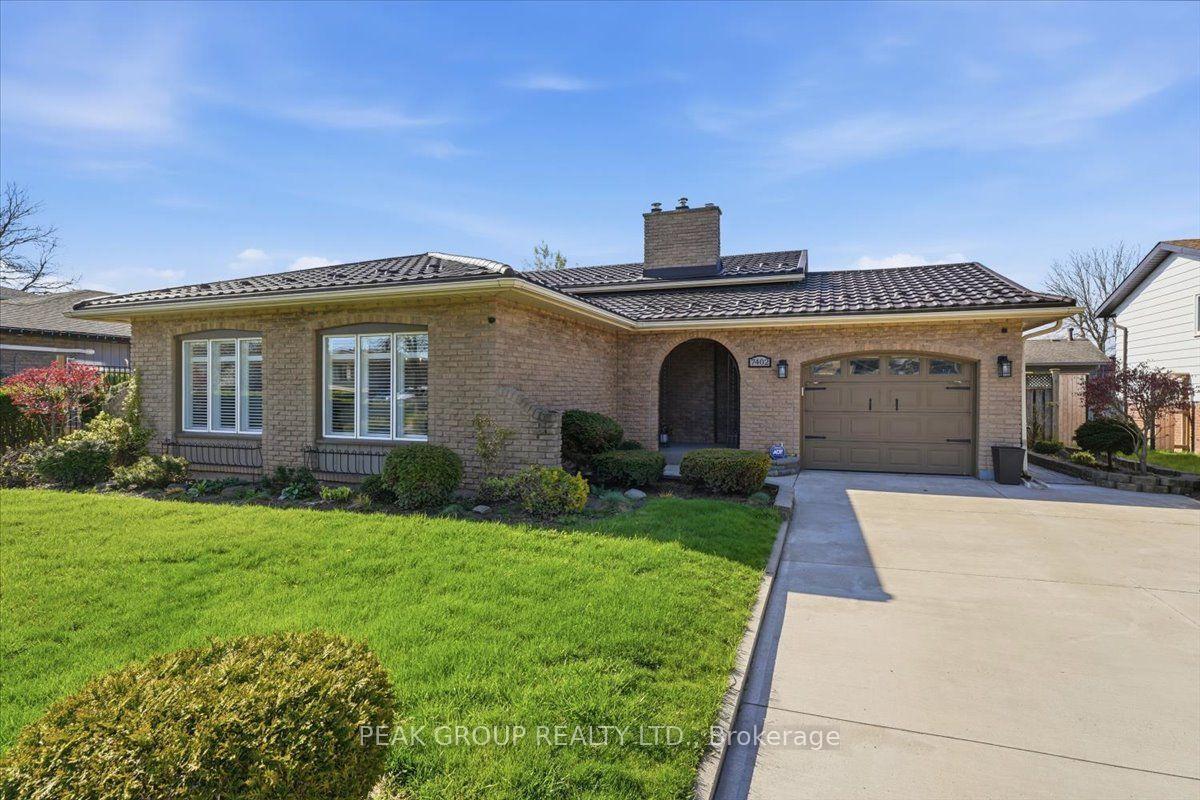 Photo 3 of 7402 Westfield Drive, Niagara Falls, Casey — HOMEH