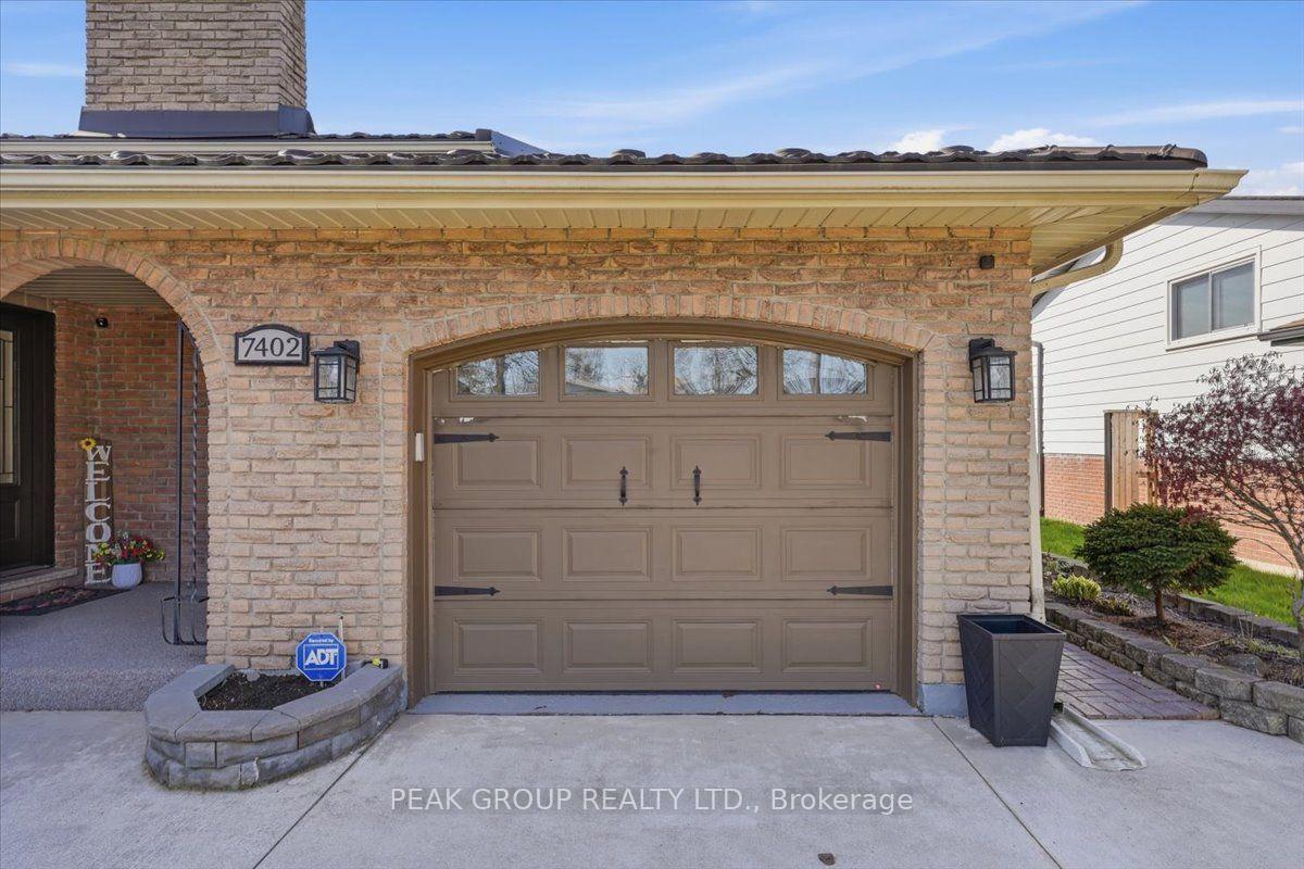 Photo 4 of 7402 Westfield Drive, Niagara Falls, Casey — HOMEH
