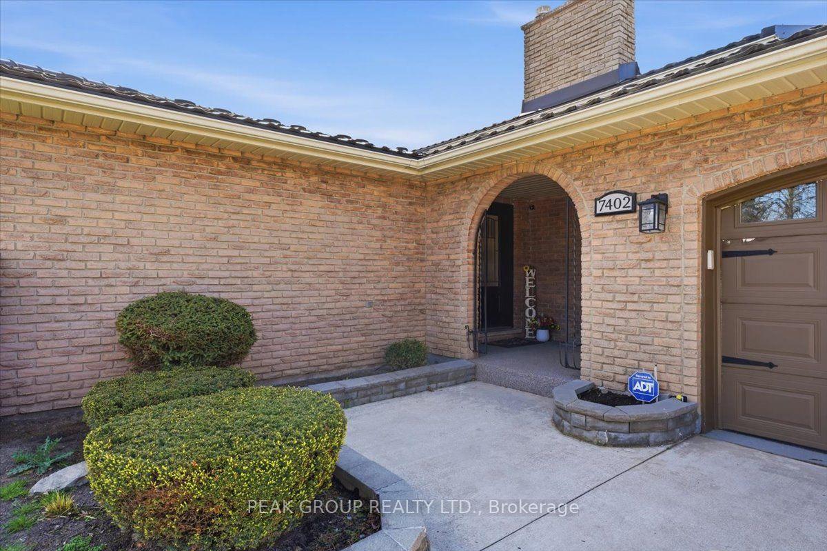Photo 5 of 7402 Westfield Drive, Niagara Falls, Casey — HOMEH