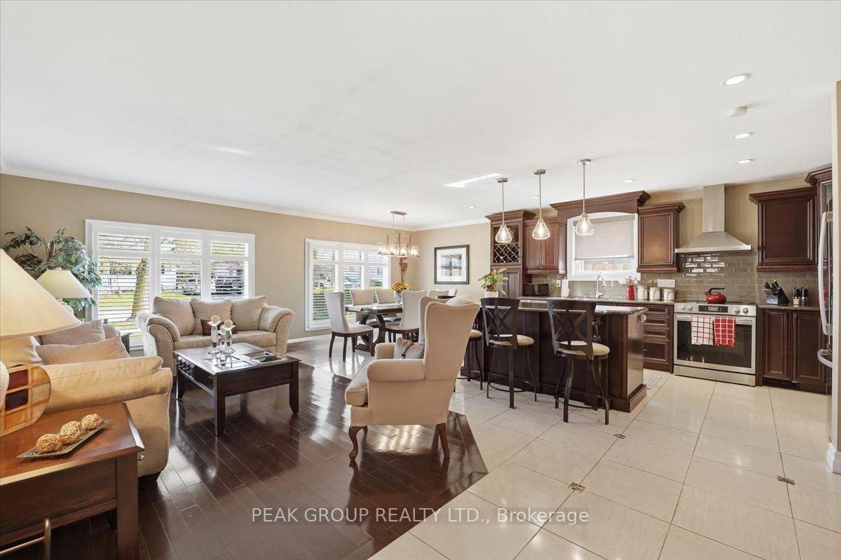 Photo 8 of 7402 Westfield Drive, Niagara Falls, Casey — HOMEH