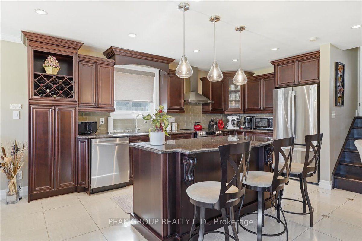 Photo 11 of 7402 Westfield Drive, Niagara Falls, Casey — HOMEH