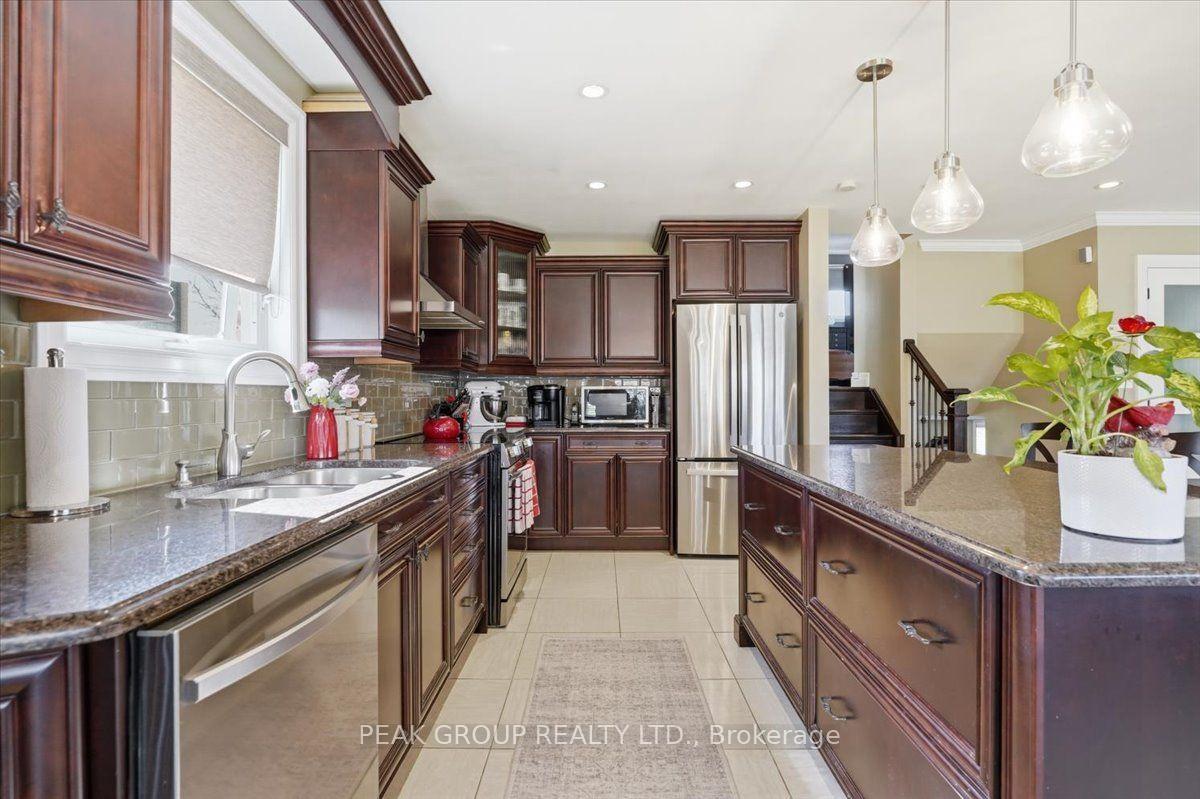 Photo 13 of 7402 Westfield Drive, Niagara Falls, Casey — HOMEH