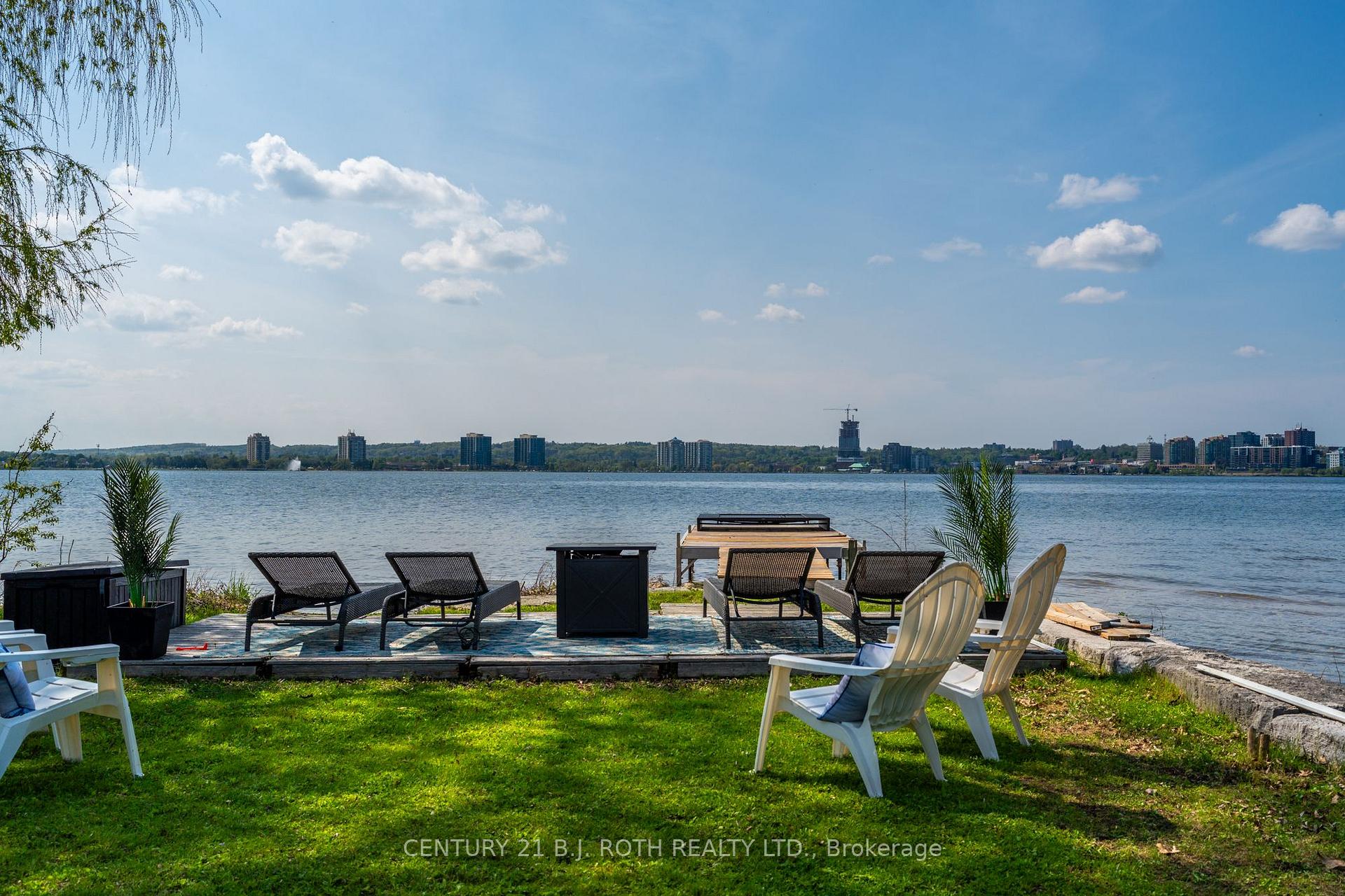 Photo 4 of 58 White Oaks Road, Barrie, South Shore — HOMEH