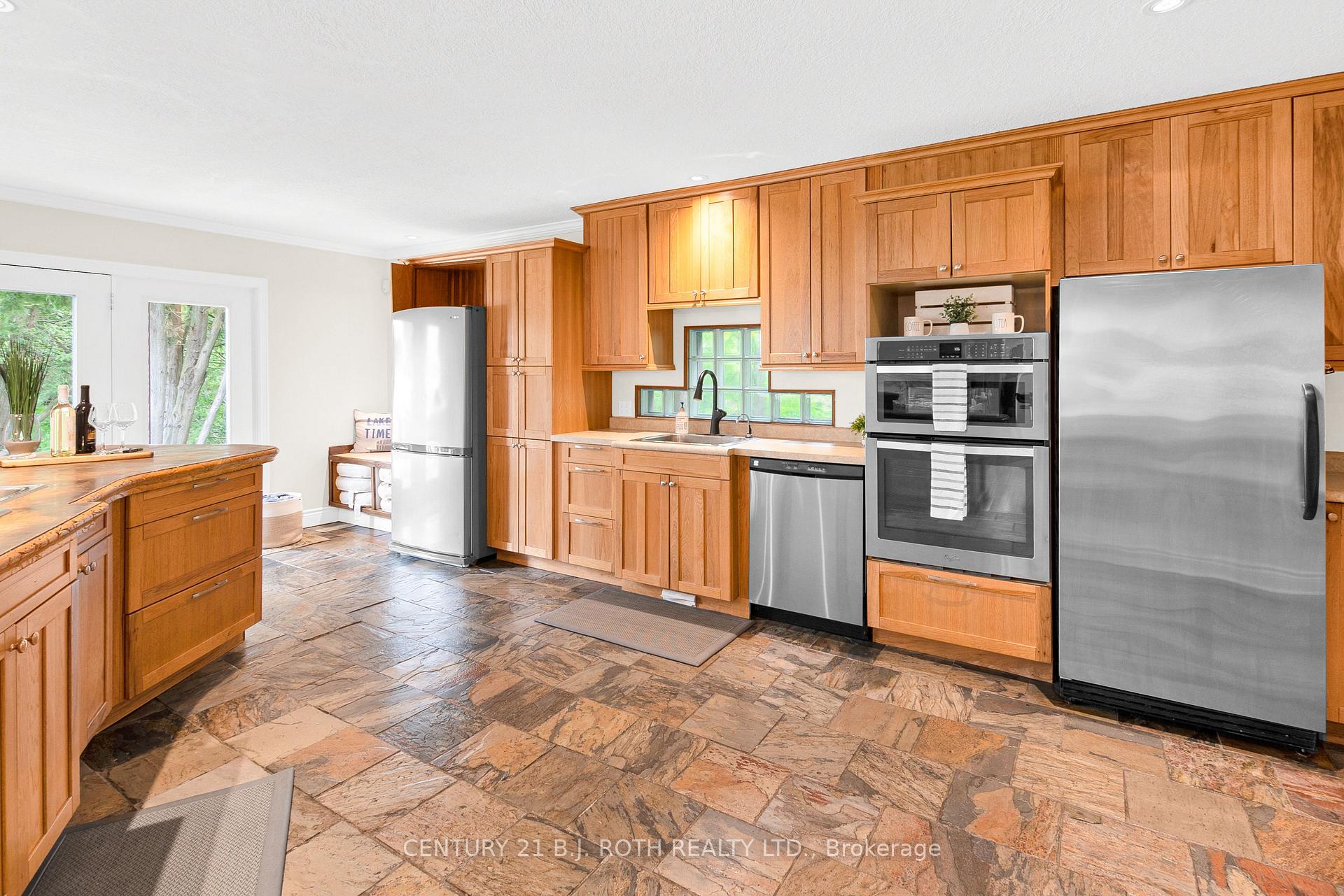Photo 10 of 58 White Oaks Road, Barrie, South Shore — HOMEH