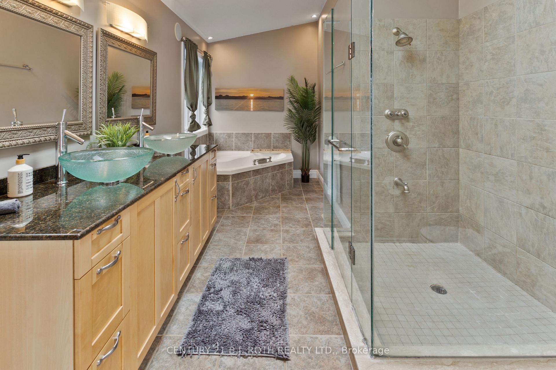 Photo 25 of 58 White Oaks Road, Barrie, South Shore — HOMEH