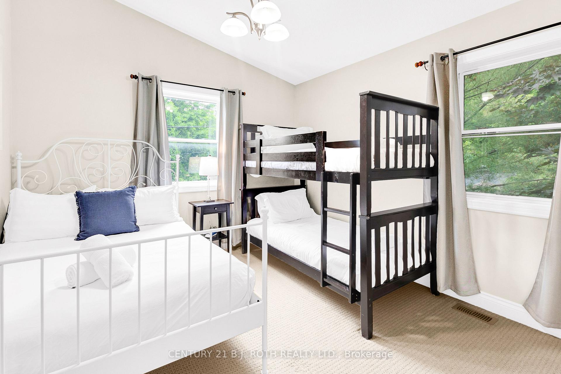 Photo 28 of 58 White Oaks Road, Barrie, South Shore — HOMEH