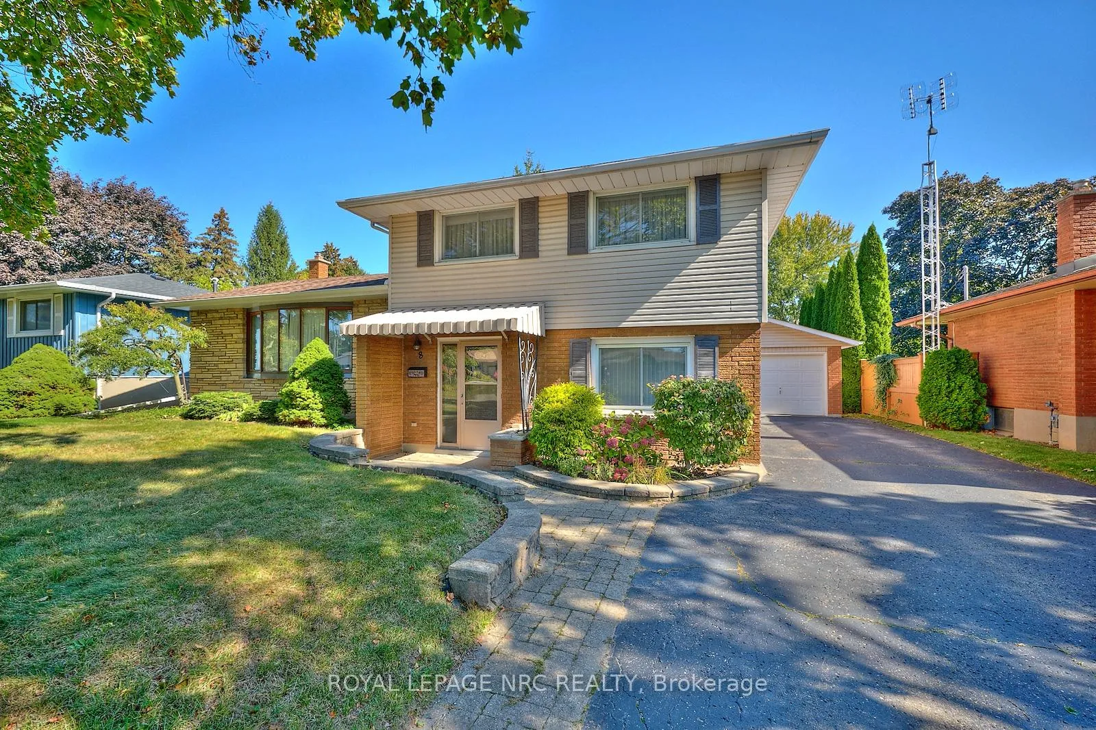 Front of 8 La Salle Drive
