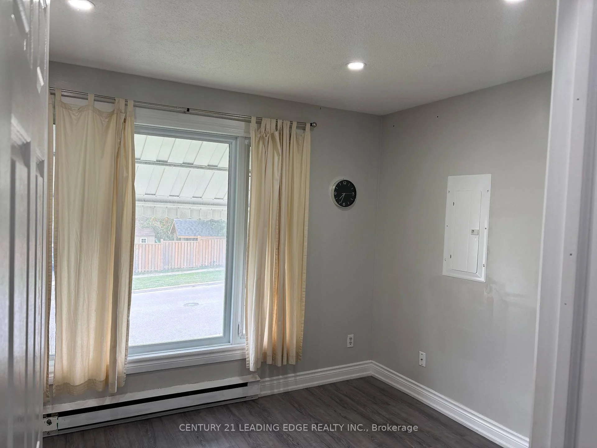 Photo 11 of Unit 1, 699 Attersley Drive, Oshawa, Pinecrest — HOMEH