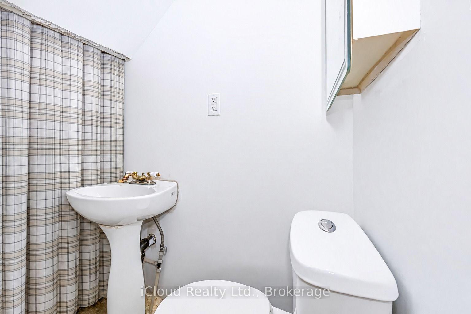 Photo 15 of 654 Duke Street, Cambridge, Preston South — HOMEH