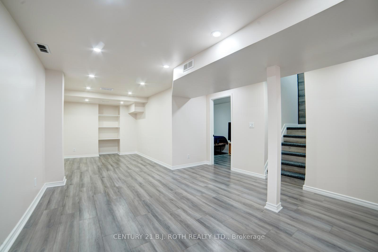 Photo 39 of 56 Sproule Drive, Brampton, Downtown Brampton — HOMEH