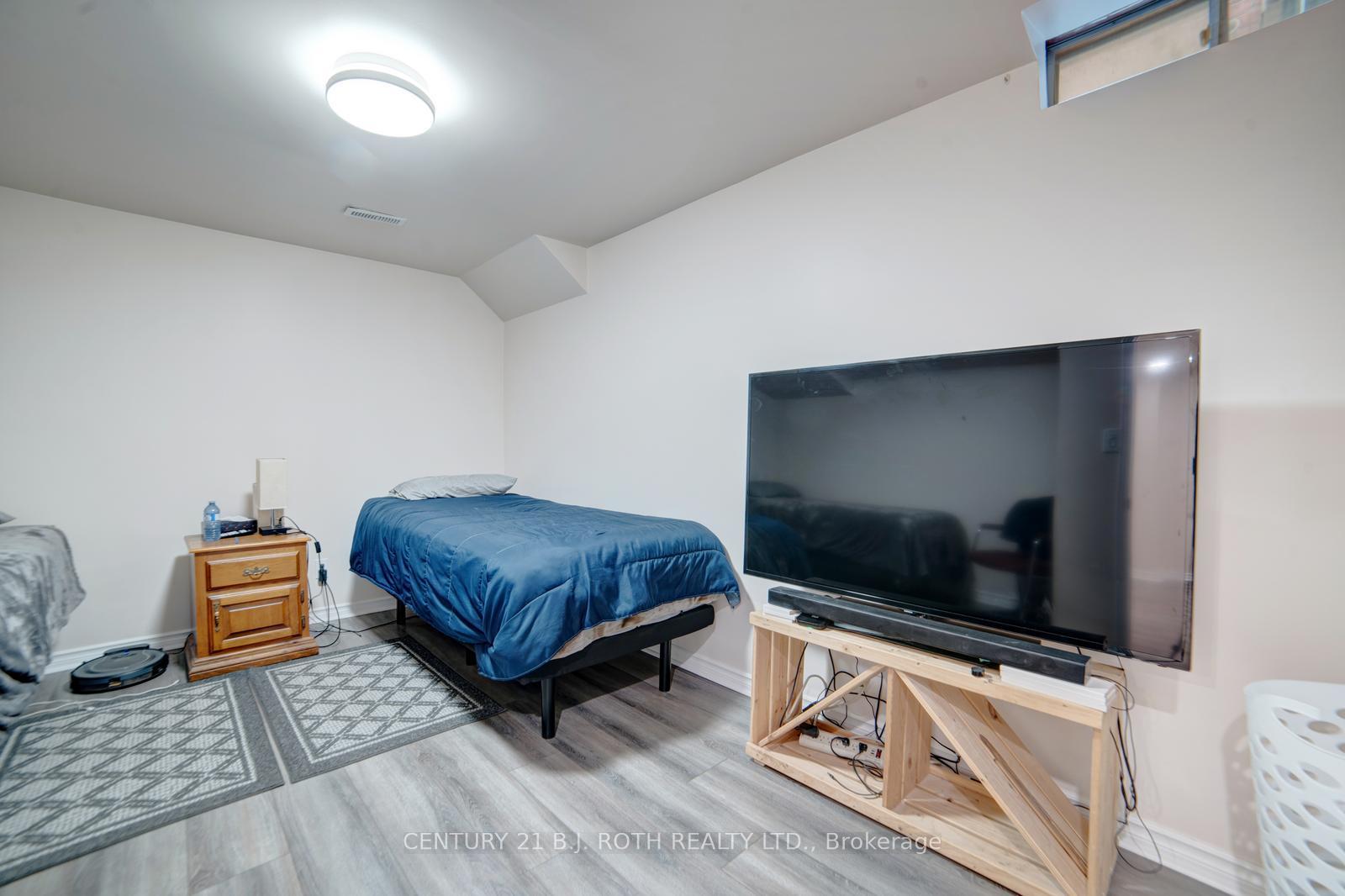 Photo 41 of 56 Sproule Drive, Brampton, Downtown Brampton — HOMEH