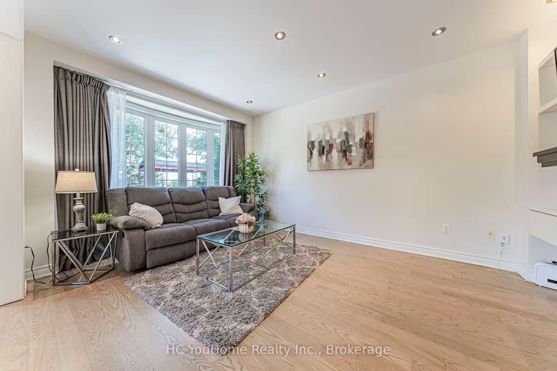 Photo 10 of 37 Shell Court, Richmond Hill, Rouge Woods — HOMEH