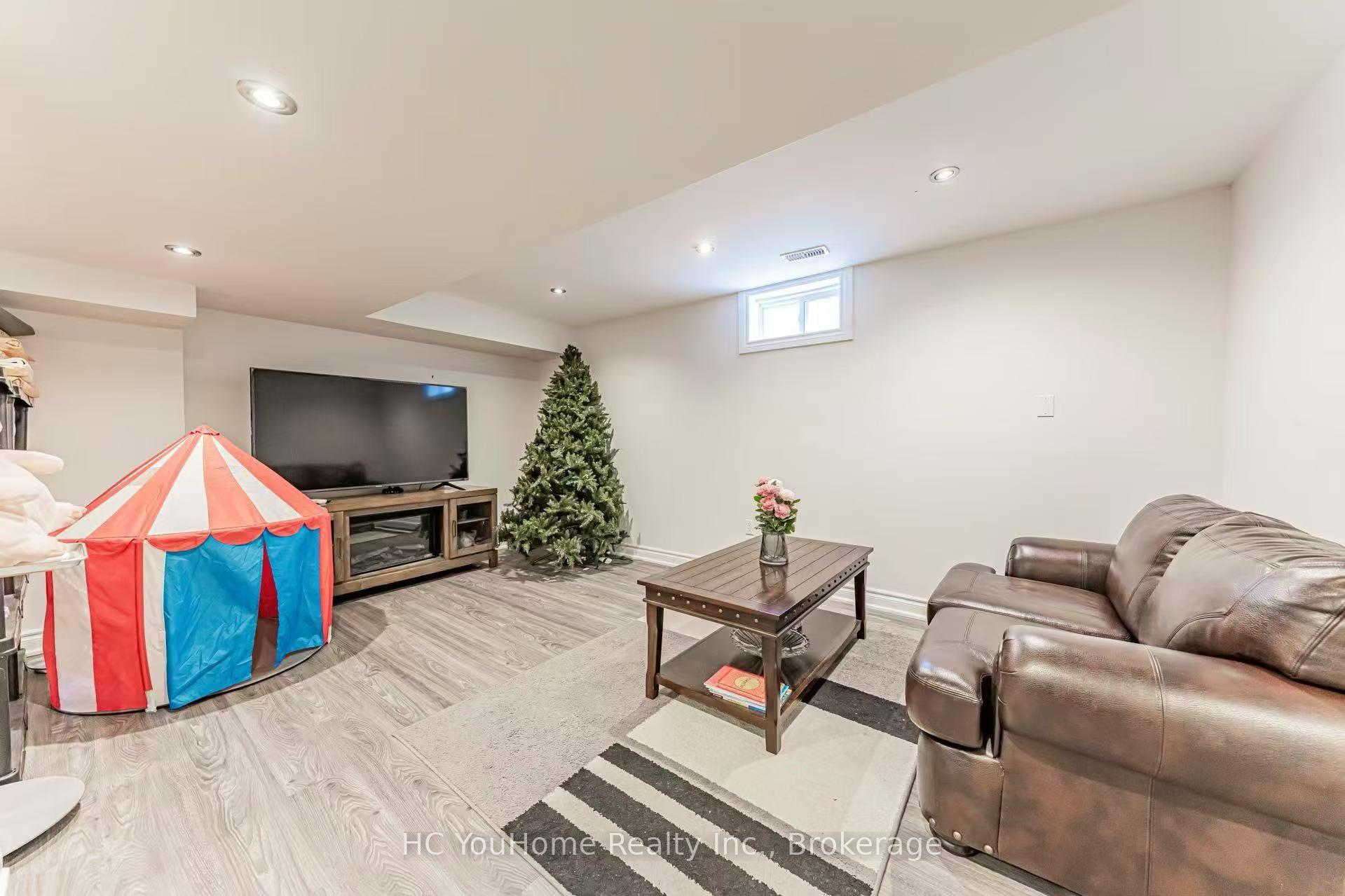 Photo 33 of 37 Shell Court, Richmond Hill, Rouge Woods — HOMEH