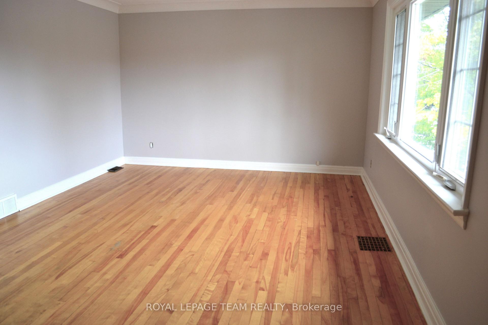 Photo 3 of Unit 2, 516 Athlone Avenue, Ottawa, Westboro/Hampton Park — HOMEH