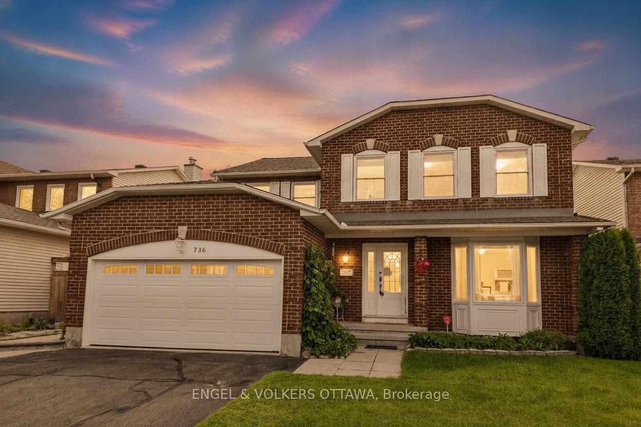 Front of 736 Hauteview Crescent