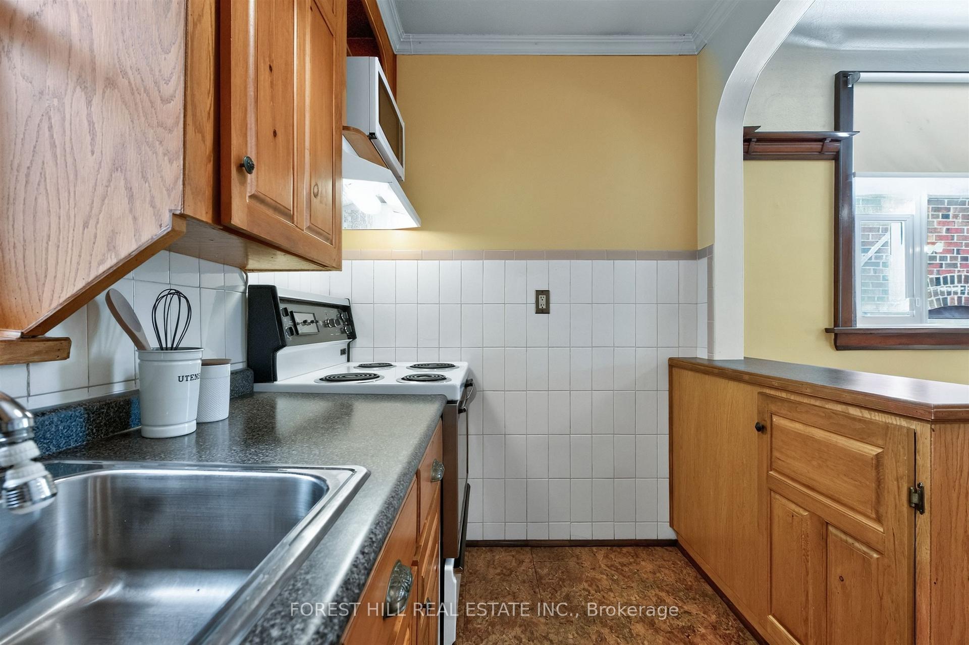 Photo 12 of 11 Yarrow Road, Toronto, Keelesdale-Eglinton West — HOMEH
