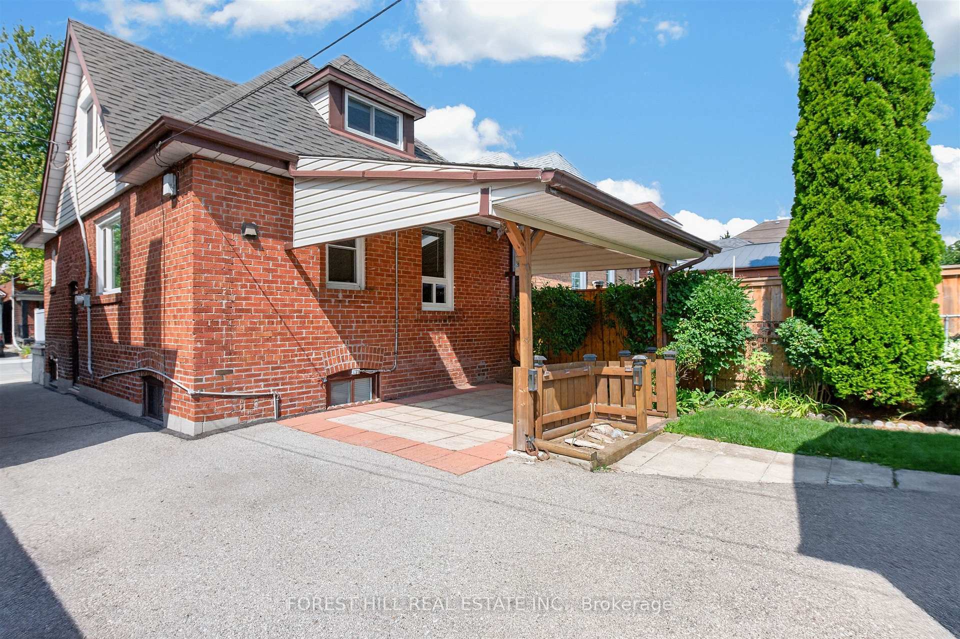 Photo 34 of 11 Yarrow Road, Toronto, Keelesdale-Eglinton West — HOMEH