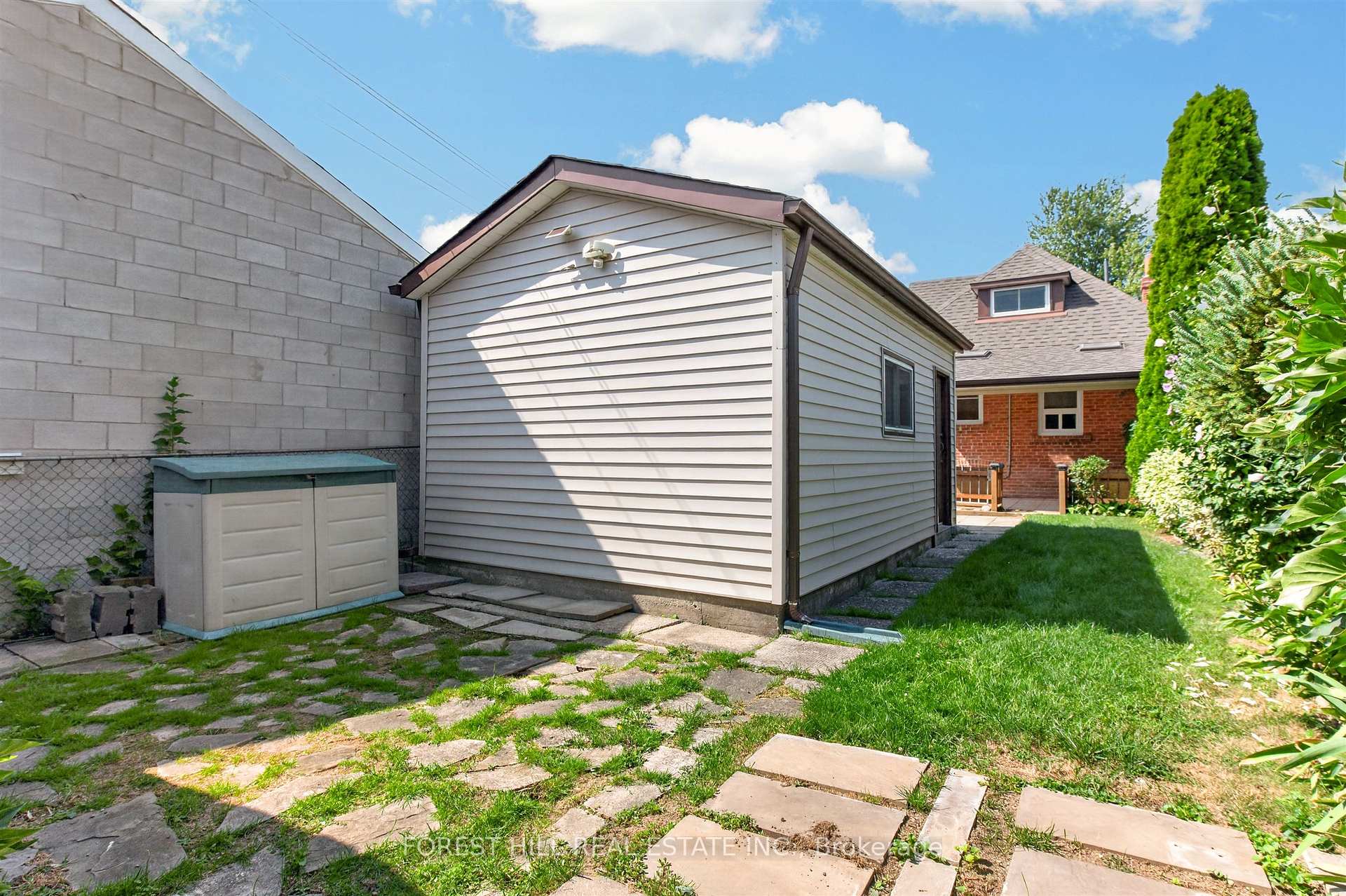Photo 36 of 11 Yarrow Road, Toronto, Keelesdale-Eglinton West — HOMEH