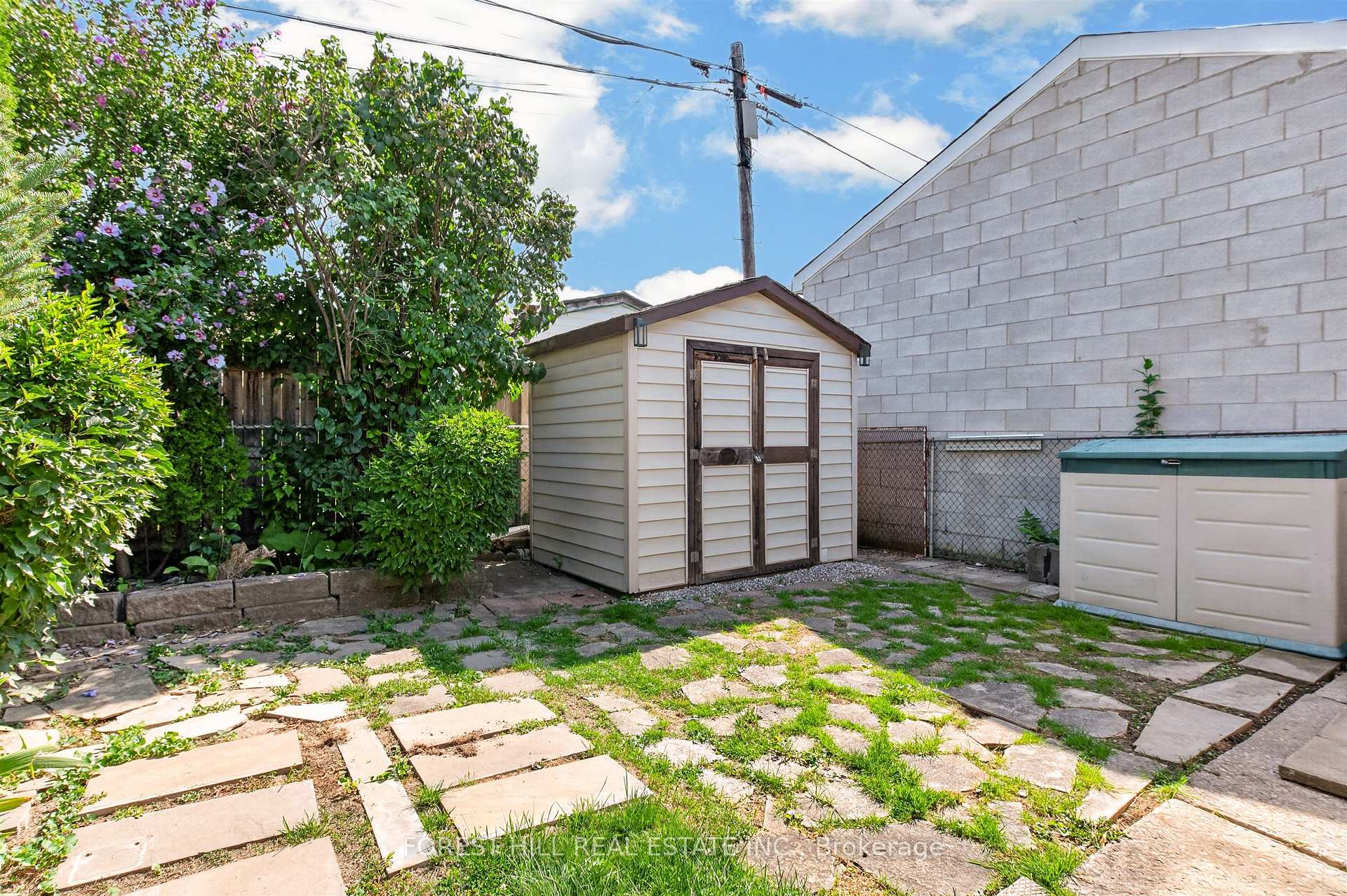 Photo 37 of 11 Yarrow Road, Toronto, Keelesdale-Eglinton West — HOMEH