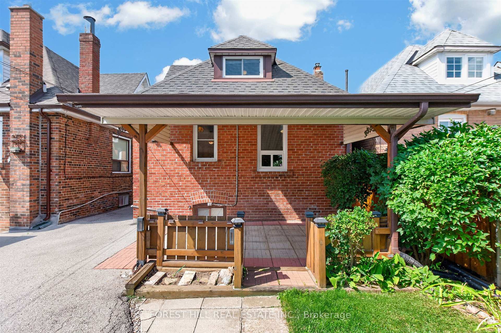 Photo 39 of 11 Yarrow Road, Toronto, Keelesdale-Eglinton West — HOMEH