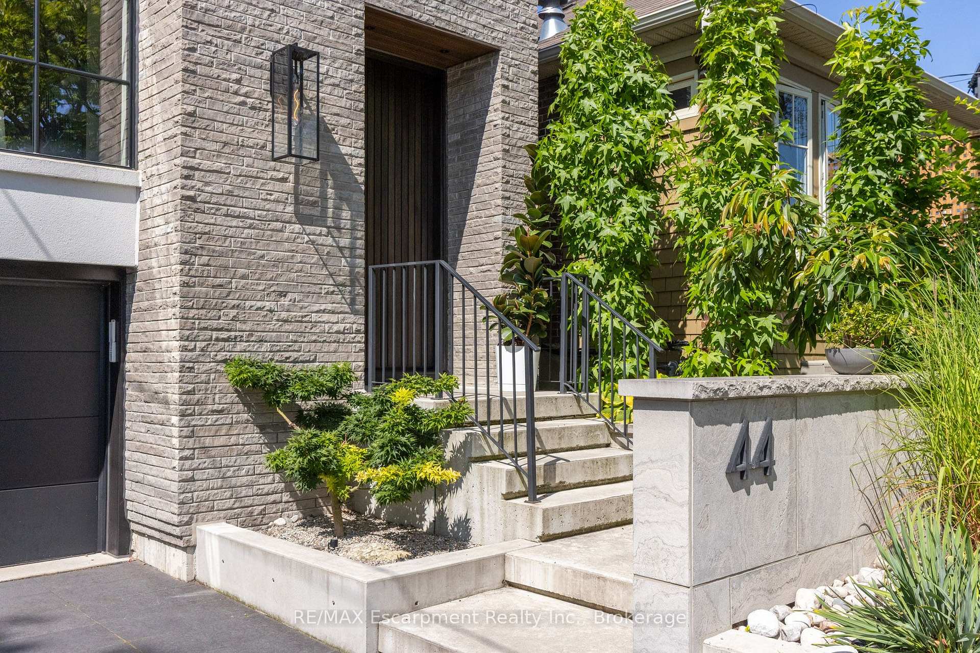 Photo 2 of 44 Thirteenth Street, Etobicoke, New Toronto — HOMEH