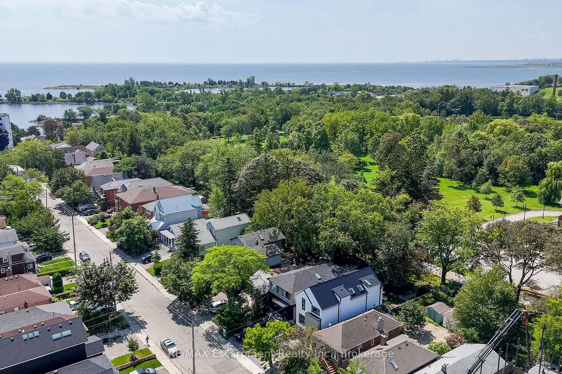 Photo 5 of 44 Thirteenth Street, Etobicoke, New Toronto — HOMEH