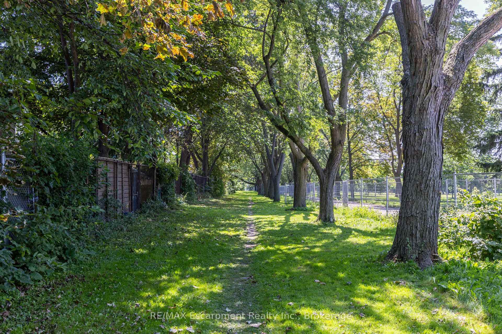 Photo 6 of 44 Thirteenth Street, Etobicoke, New Toronto — HOMEH