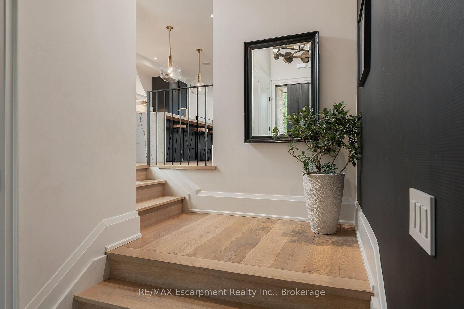 Photo 7 of 44 Thirteenth Street, Etobicoke, New Toronto — HOMEH