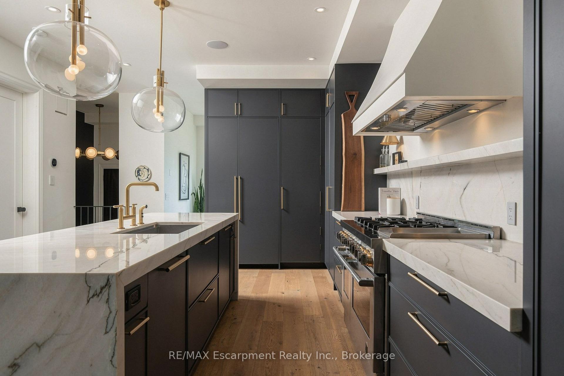 Photo 9 of 44 Thirteenth Street, Etobicoke, New Toronto — HOMEH