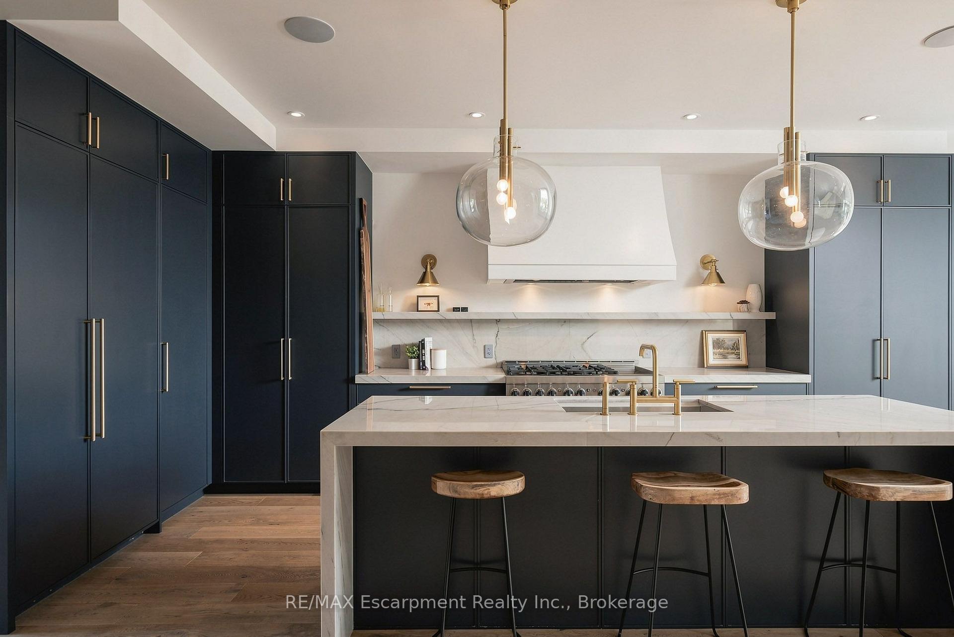 Photo 10 of 44 Thirteenth Street, Etobicoke, New Toronto — HOMEH