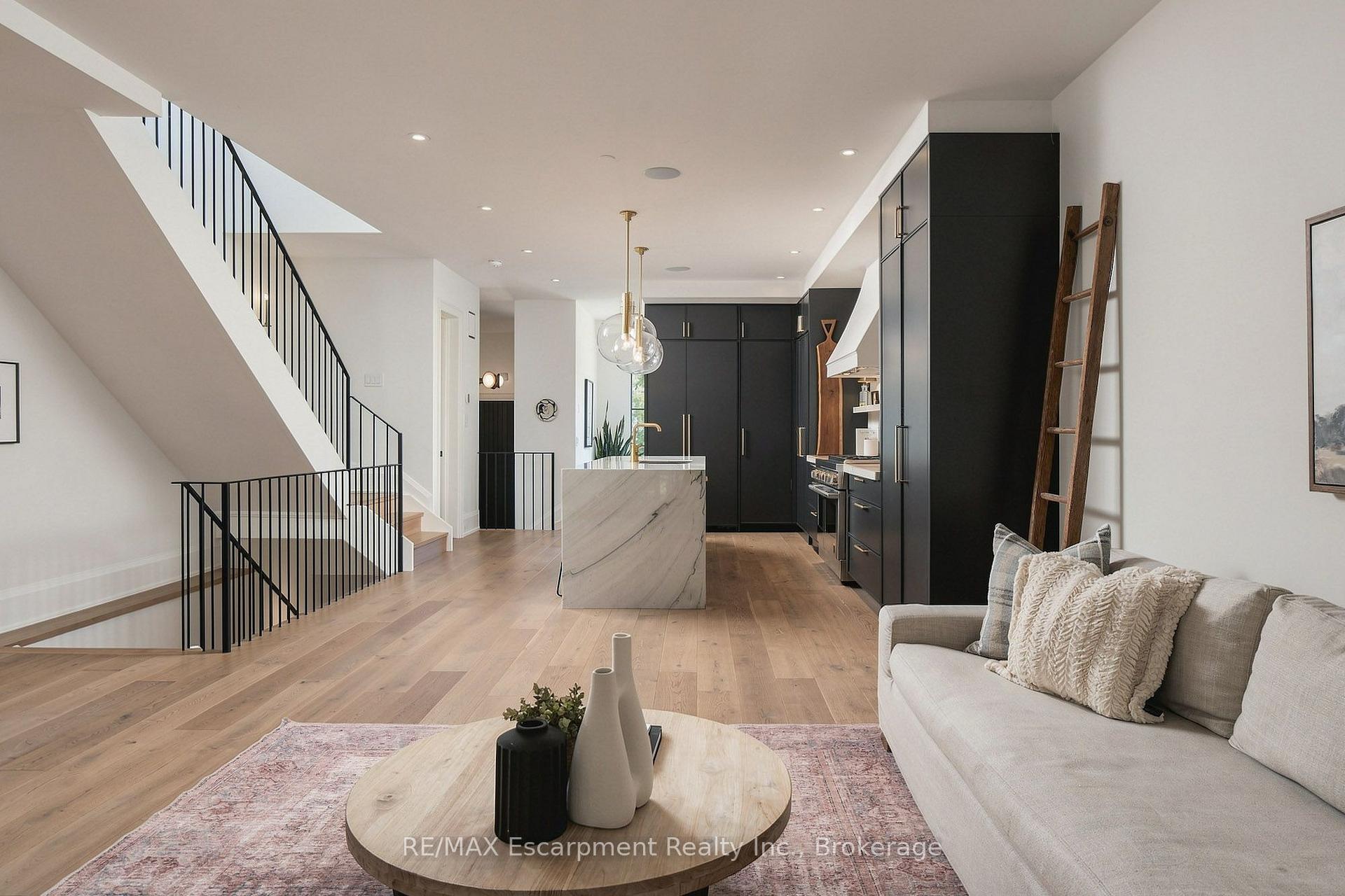 Photo 11 of 44 Thirteenth Street, Etobicoke, New Toronto — HOMEH