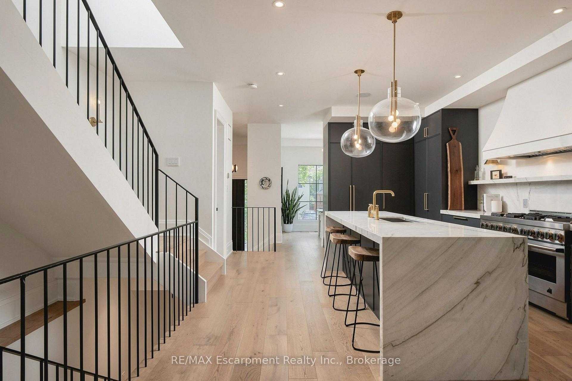 Photo 13 of 44 Thirteenth Street, Etobicoke, New Toronto — HOMEH