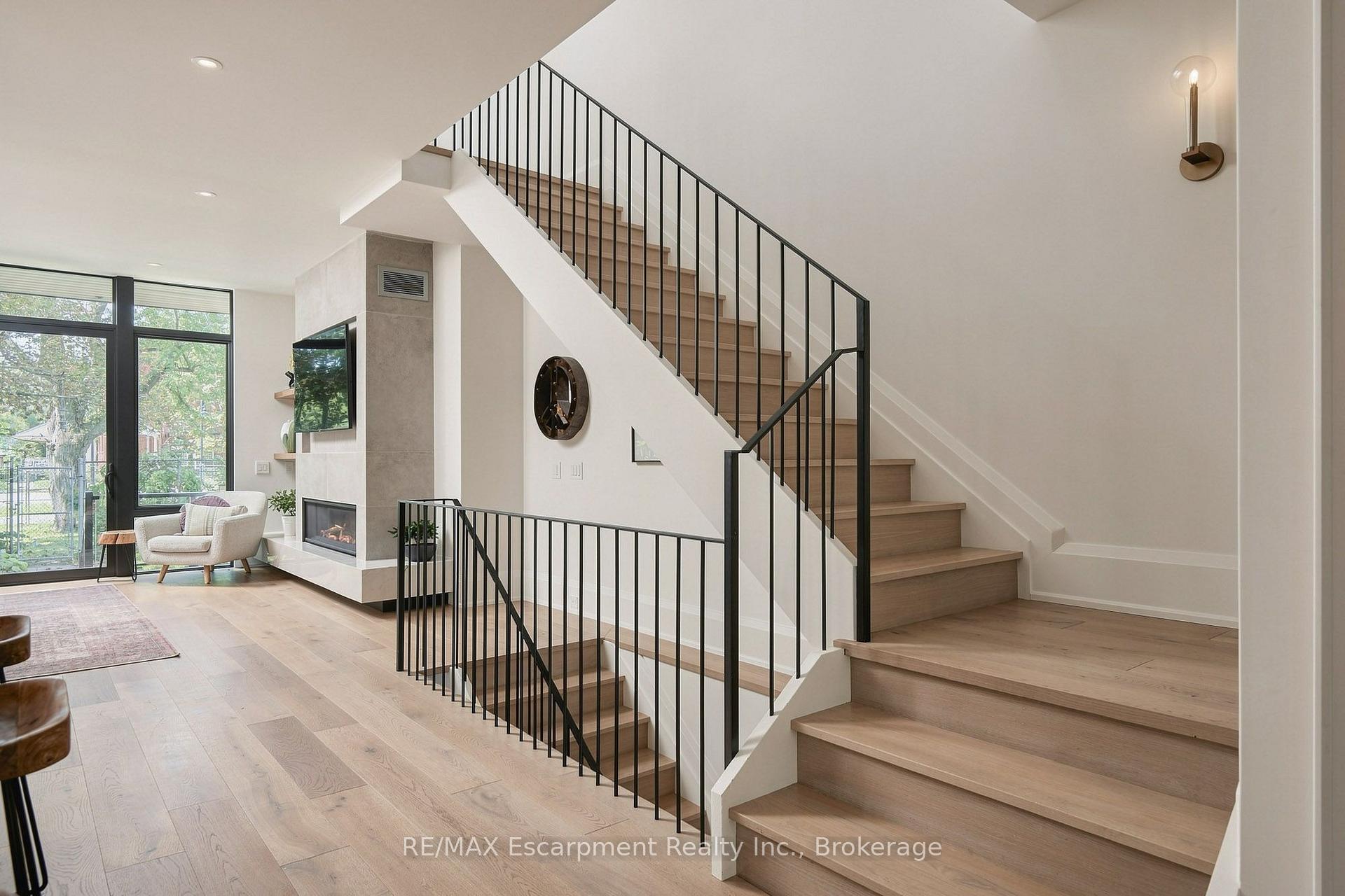 Photo 20 of 44 Thirteenth Street, Etobicoke, New Toronto — HOMEH
