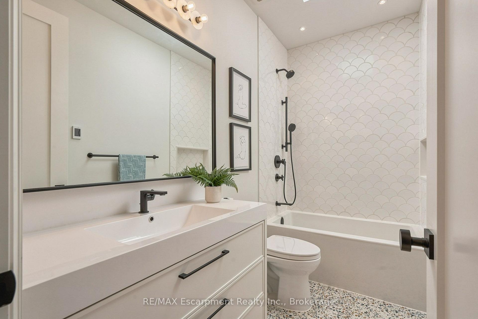 Photo 32 of 44 Thirteenth Street, Etobicoke, New Toronto — HOMEH