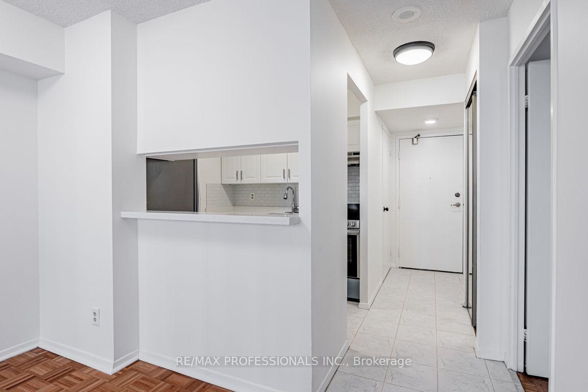 Photo 4 of Unit 502, 633 Bay Street, Toronto, Bay Street Corridor — HOMEH