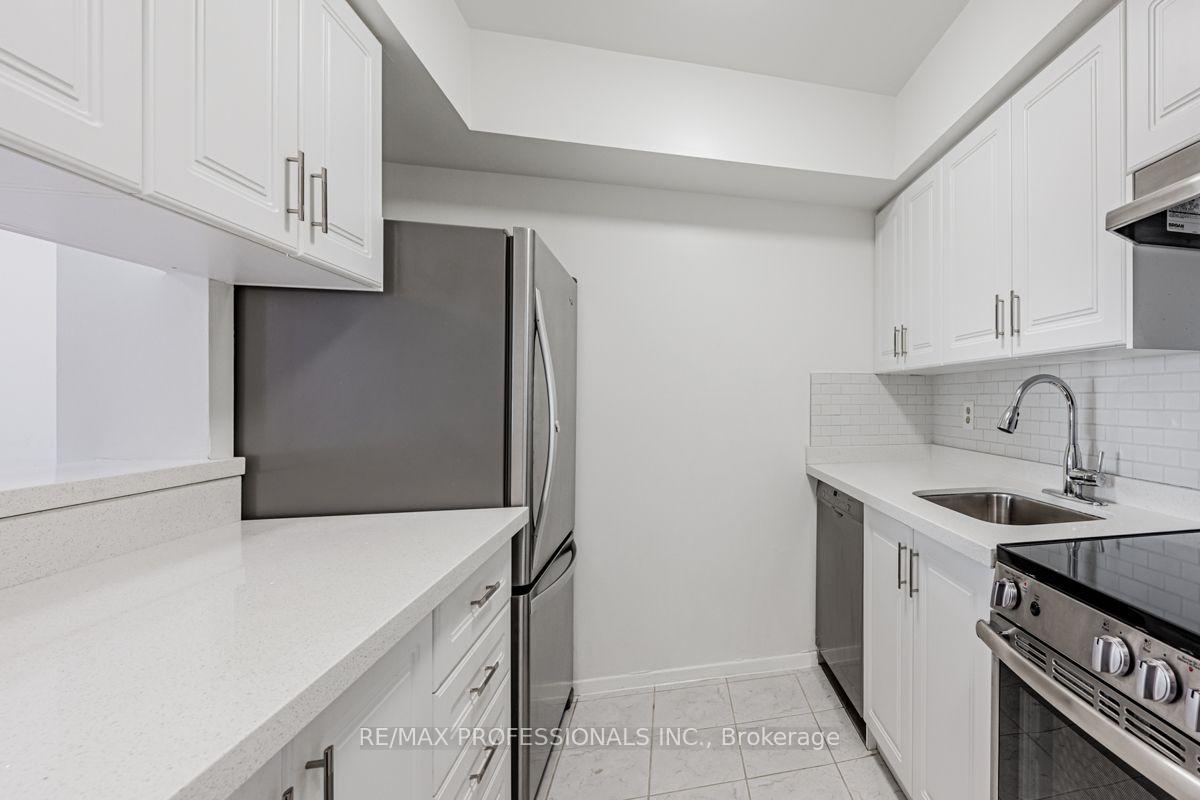 Photo 5 of Unit 502, 633 Bay Street, Toronto, Bay Street Corridor — HOMEH