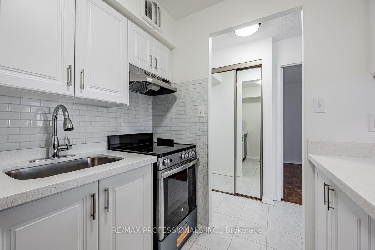 Photo 6 of Unit 502, 633 Bay Street, Toronto, Bay Street Corridor — HOMEH