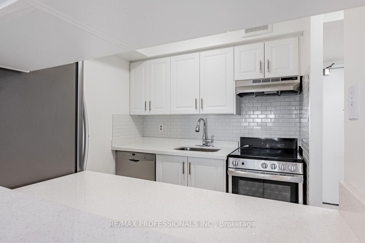 Photo 7 of Unit 502, 633 Bay Street, Toronto, Bay Street Corridor — HOMEH