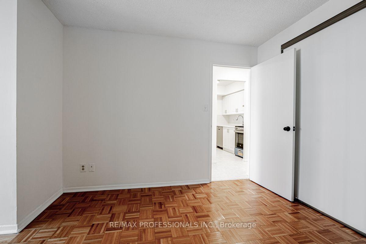 Photo 11 of Unit 502, 633 Bay Street, Toronto, Bay Street Corridor — HOMEH