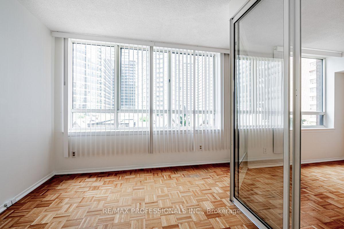 Photo 13 of Unit 502, 633 Bay Street, Toronto, Bay Street Corridor — HOMEH